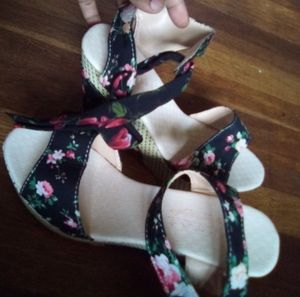 Casual woman bow wedge shoes.